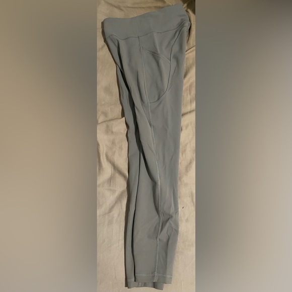 Size 4 lululemon light grey leggings - Picture 2 of 4